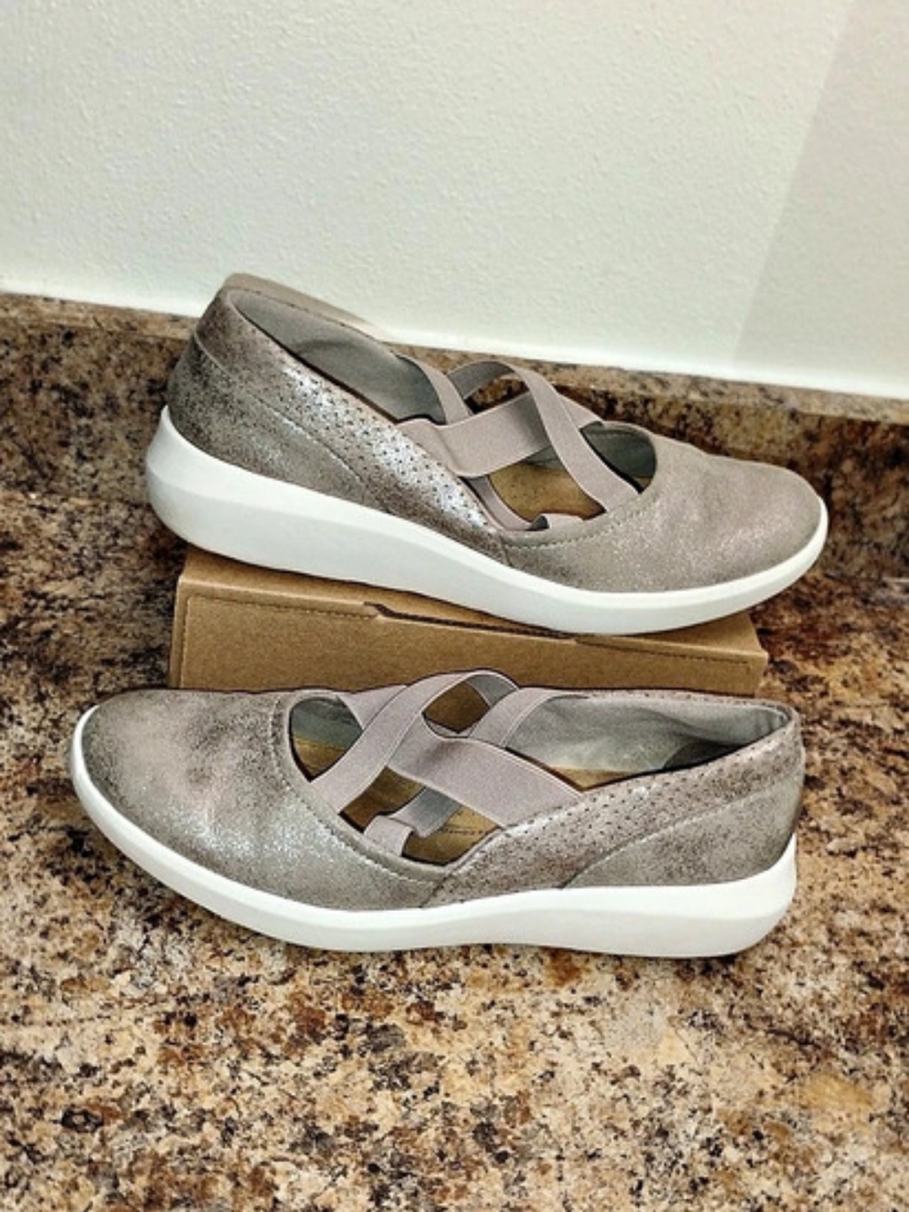 Clarks CloudSteppers Collection Metallic Gray Strappy Wedge Shoes Size. 9M